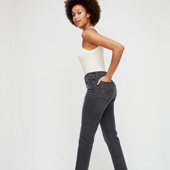 NWT Levi's Wedgie Straight Jeans 28L - Picture 2 of 9